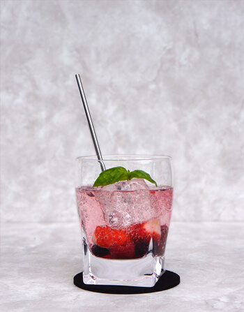 VERY BERRY GIN SODA